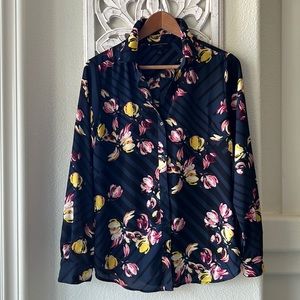 Floral blouse.